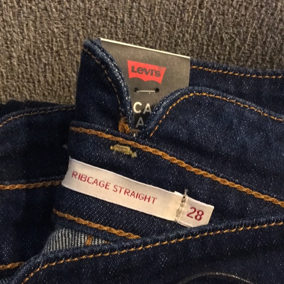 NWT Levi’s ribcage button straight jeans size 28 - Picture 3 of 7